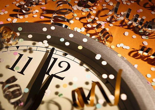 100+ New Year's Eve Window Displays, Ideas & Designs